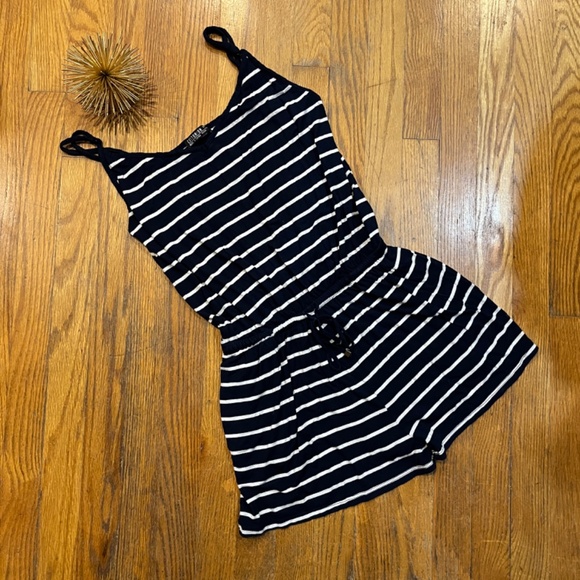 Striped Knit Elastic Waist Loose Fit Romper With Spaghetti Strap Size Medium - Picture 6 of 6